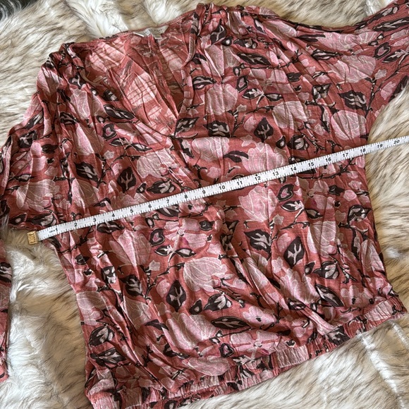 L u c k y  B r a n d • Floral crossover top - Picture 6 of 7